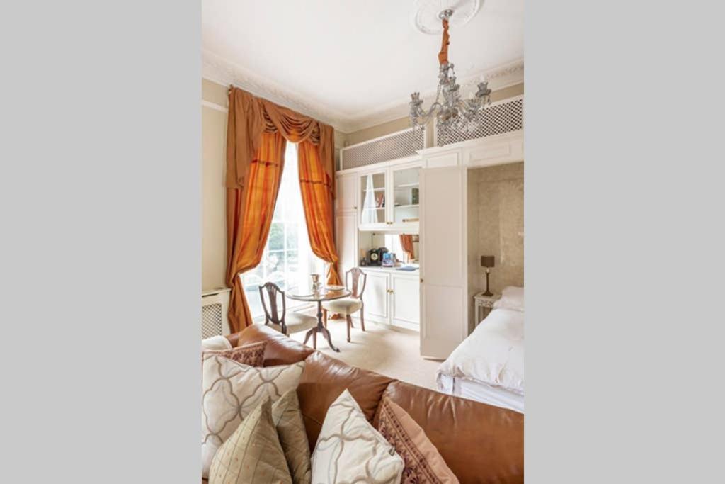 Beautiful Studio With Private Outside Terrace Apartment Бат Екстериор снимка